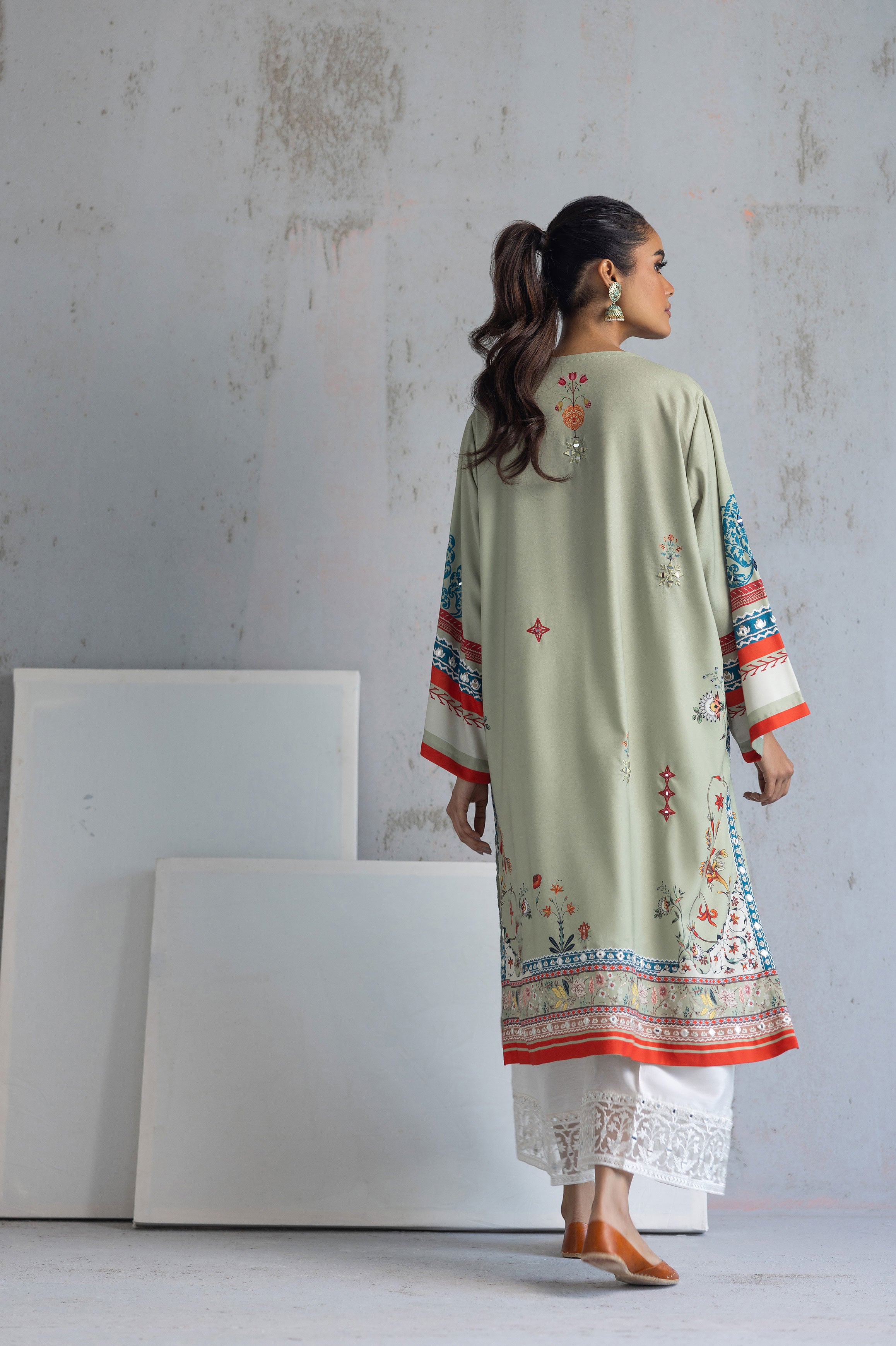 Tara Kurta