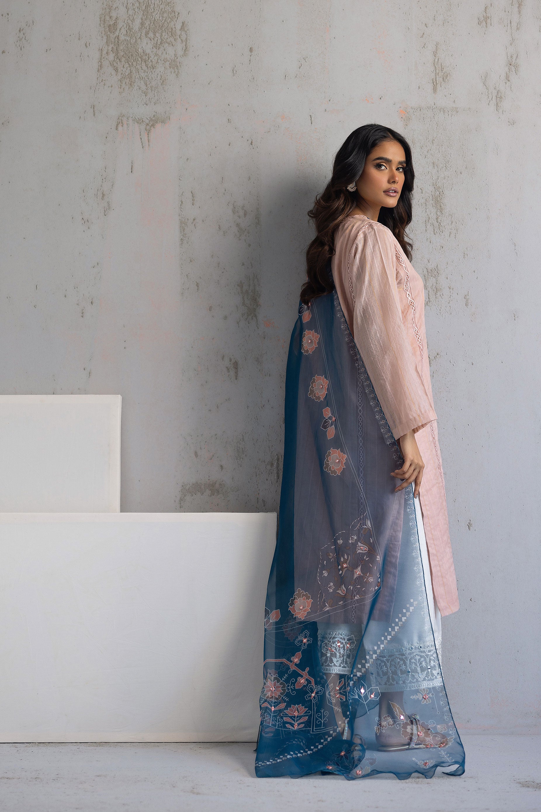 Noushen dupatta